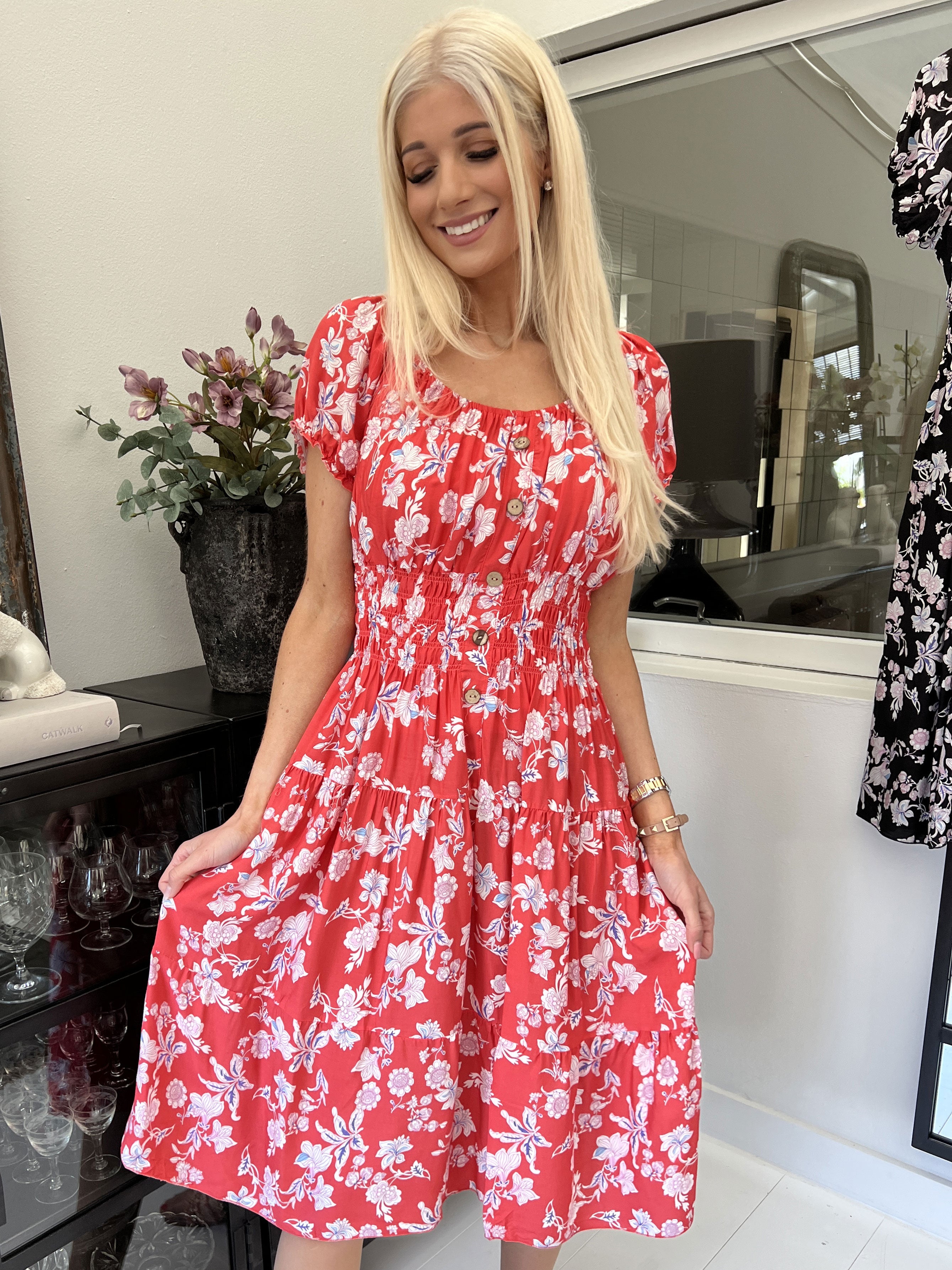 Gracia Short - Kort klänning med träknappar